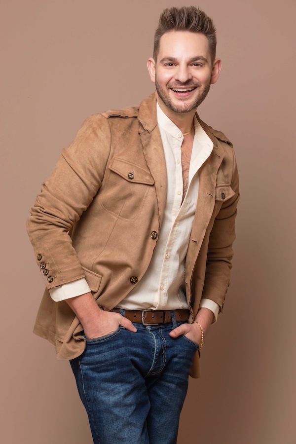 1 -- PEOPLE FEATURE -- Kyle Thomas Main Photo -- Photography by Lindsay Rosenberg Photography @Lnzyrosephoto __ Styling by Lynn Marie @LynnMarieAdvocacy __ MUA Lizzy Polanco @Lizzy_Lawless (1)