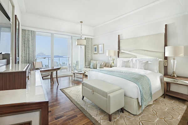 KING DELUXE ROOM WITH PALM SEA VIEW-BEDROOM