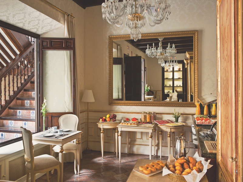 SALON DESAYUNOS-HOTEL CASA 1800 GRANADA SALON DESAYUNOS-HOTEL CASA 1800 GRANADA