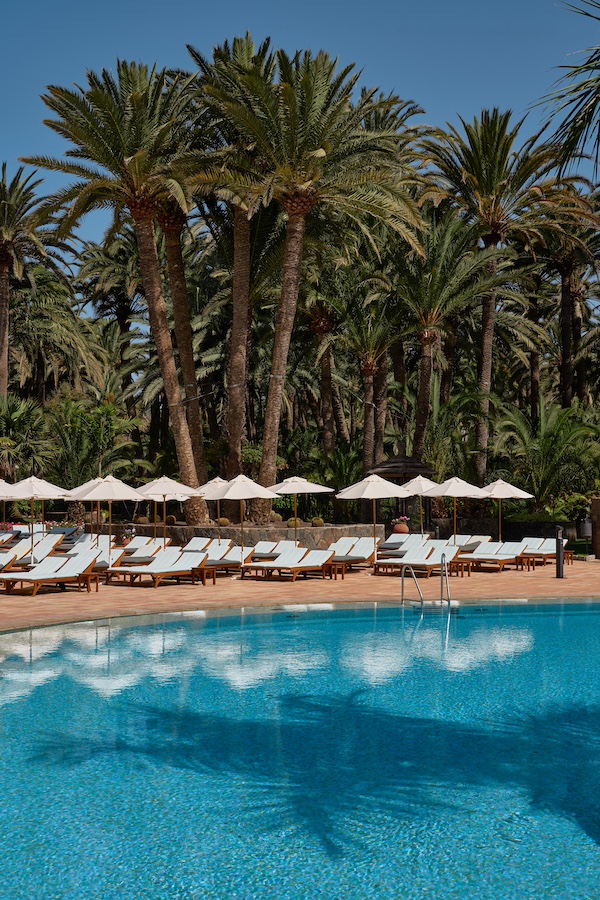 Seaside_Palm_Beach_Main_Pool-Sunbeds-0064
