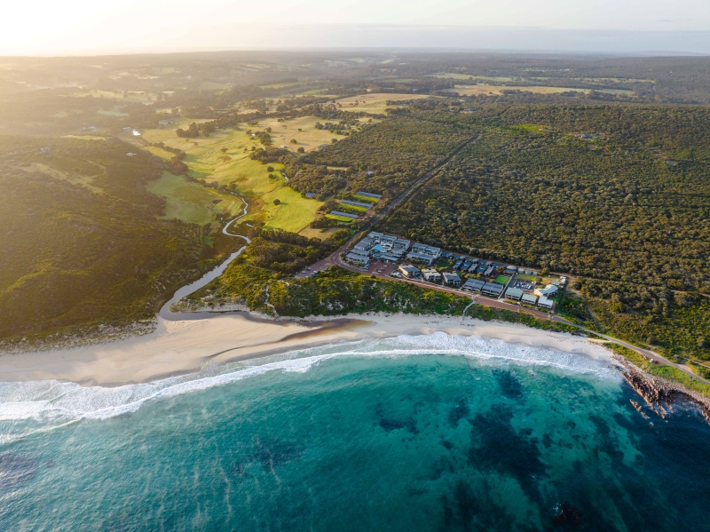 SMITHS BEACH_Credit @Dylan_alcock (2) SMITHS BEACH_Credit @Dylan_alcock (2)