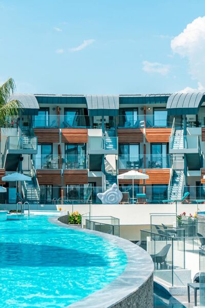 Swim-Up-Pool